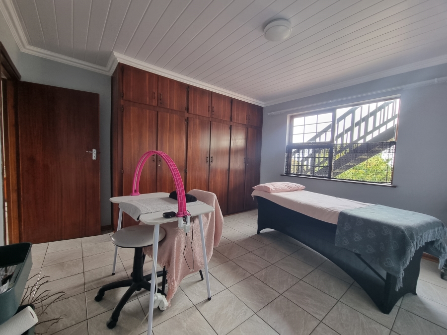 6 Bedroom Property for Sale in Dana Bay Western Cape